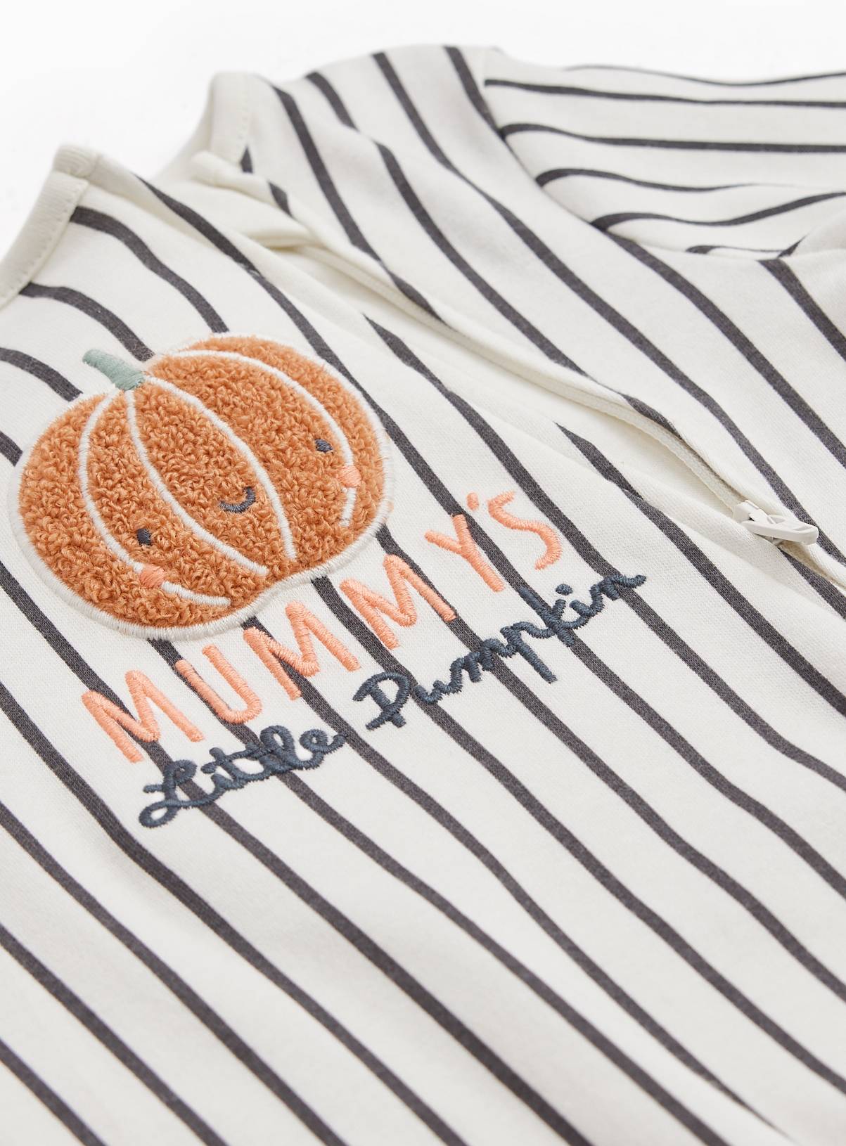 White Stripe Mummy's Little Pumpkin Print Sleepsuit 9-12 months - Image 2